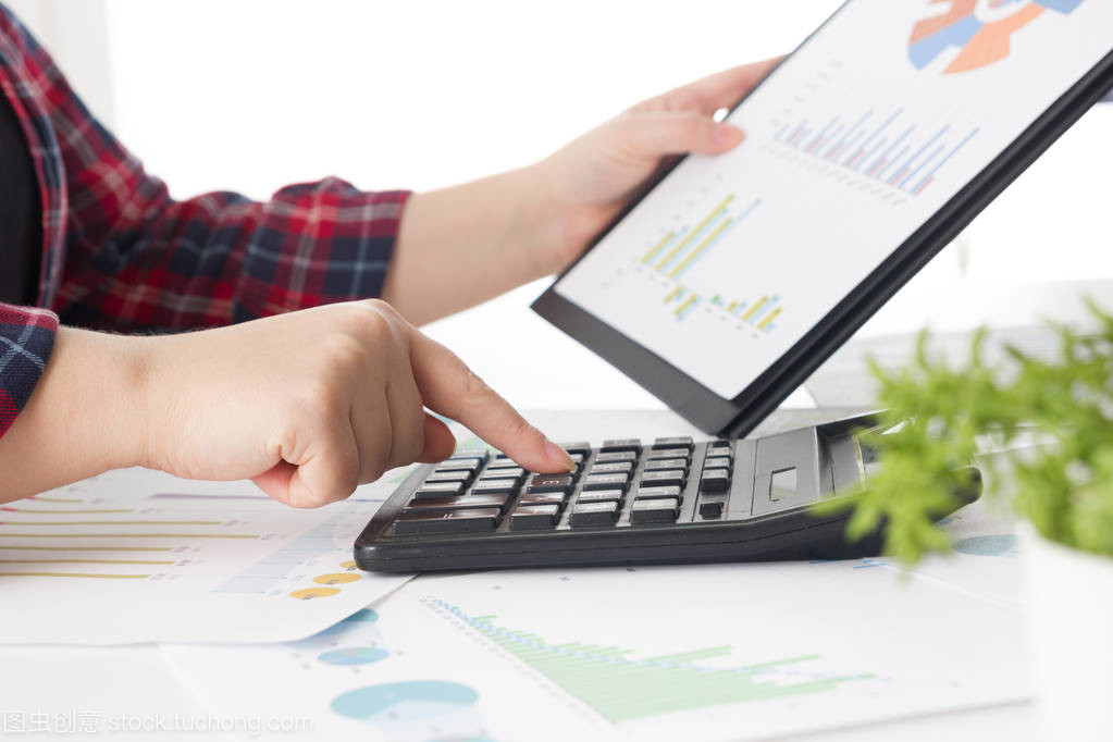 商務團隊會議出席. 專業投資者使用新的啟動項目。財務經理任務